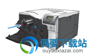 将打印碳粉盒和其插槽对齐并插入打印碳粉盒