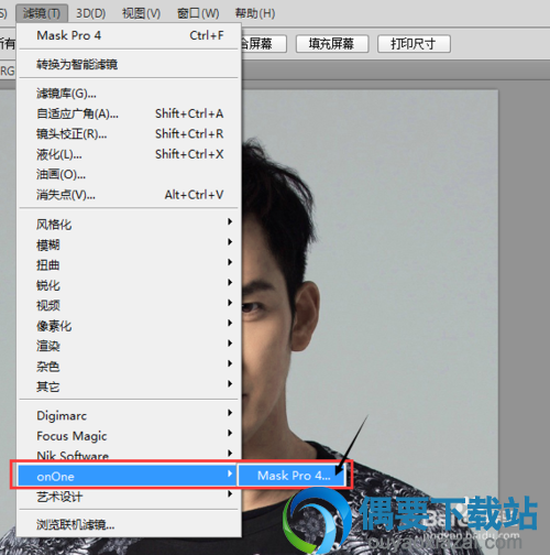 打开PS复制导入一张图片复制图层而后启动滤镜