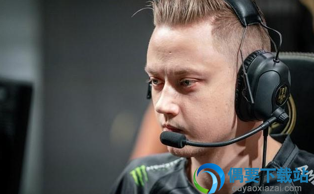 RNG中秋节全员直播LOL，Uzi游戏ID引发热议，网友：这也太皮了吧